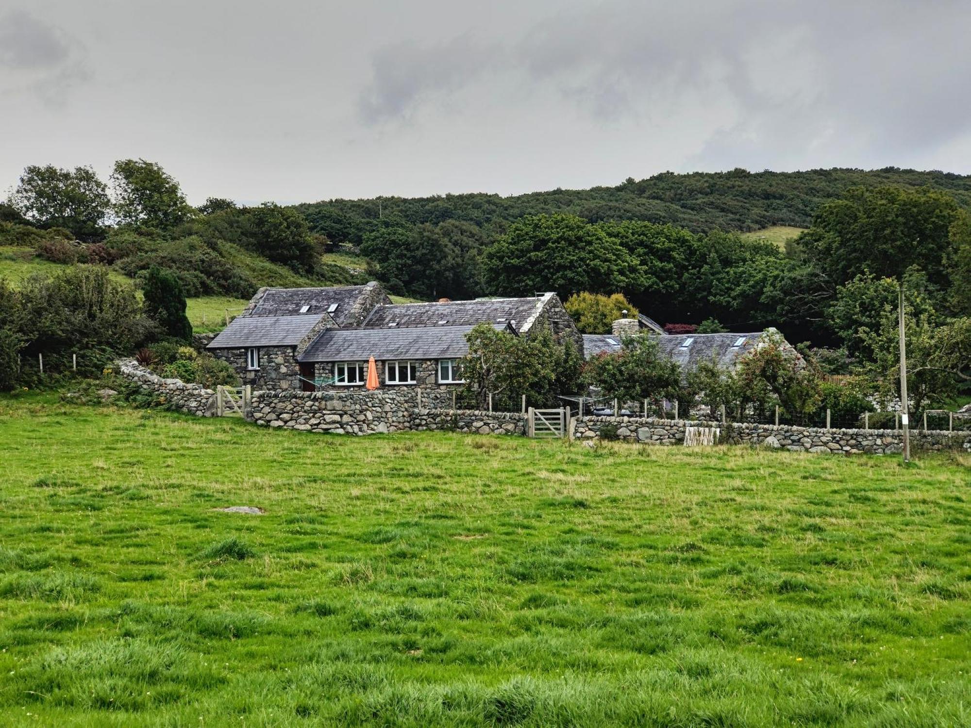 Ty Gwennol Near Gilfach Goch Apartment Llanbedr  Luaran gambar